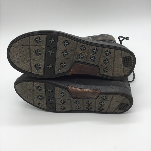 Tom’s Nepal Fleece lined Suede Boots - Picture 4 of 10